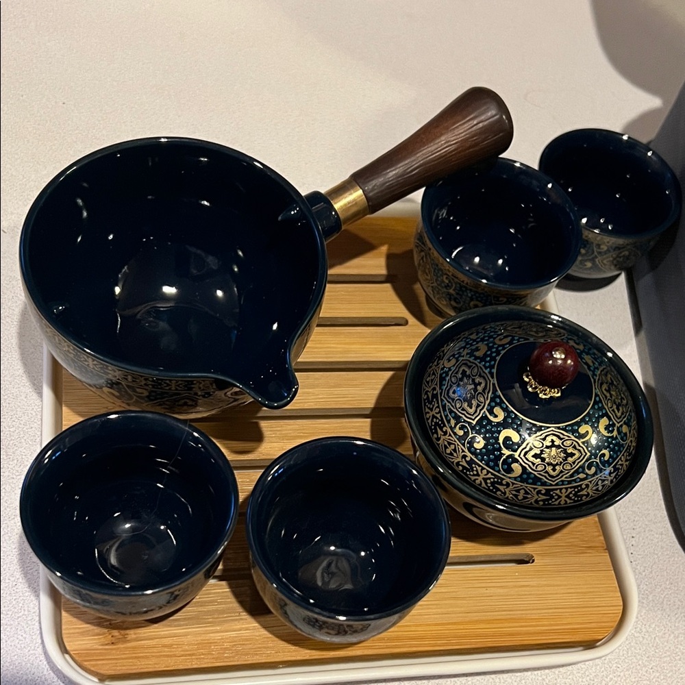 Portable tea service Blue Ceramic Tea 4 Cup service in carrying case